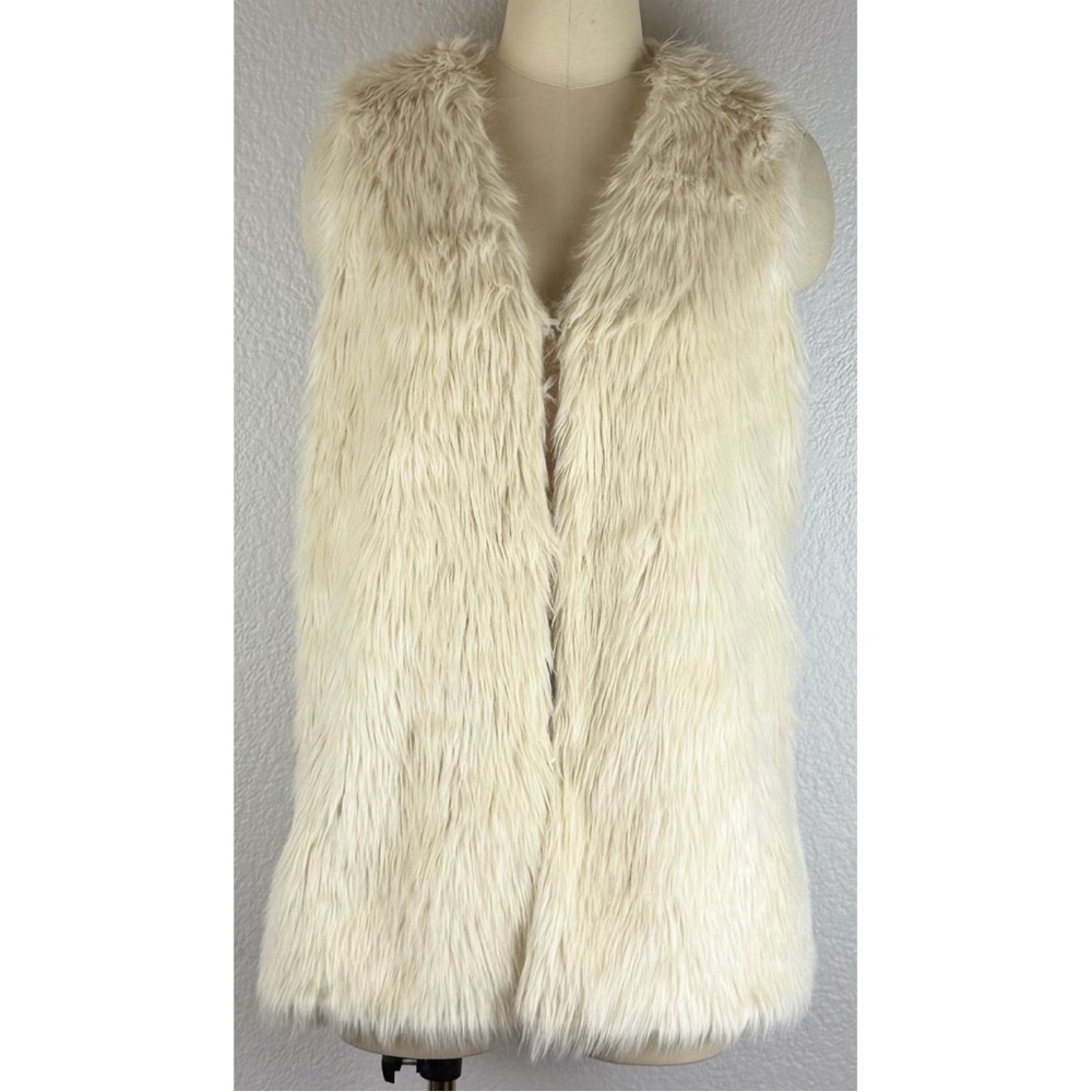 BB Dakota Cream Faux Fur Vest, size Medium - Picture 6 of 12